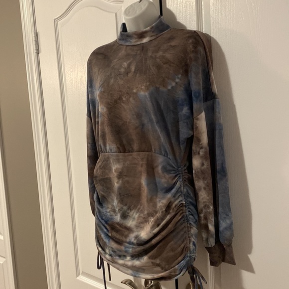 Tie dye top, kind of new. Interior tags removed - Picture 2 of 4